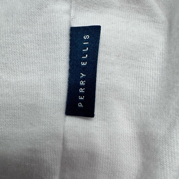 Perry Ellis Men’s White Short Sleeve V-neck Shirt w/ Striped Detailing Sz Large - Picture 6 of 7